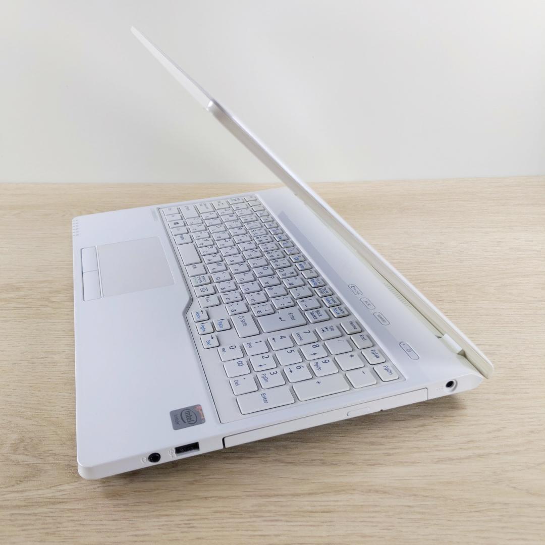 美品 新品SSD256GB Win11 メモリ8GB ノートパソコン カメラ付き