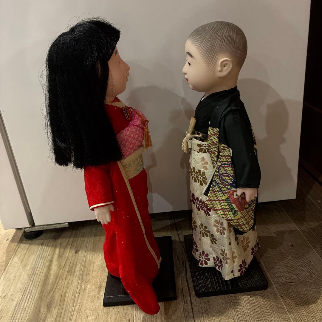 日本人形セット 赤い着物と黒い羽織