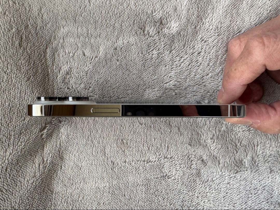 【美品】Apple iPhone 14 Pro 256GBシルバー