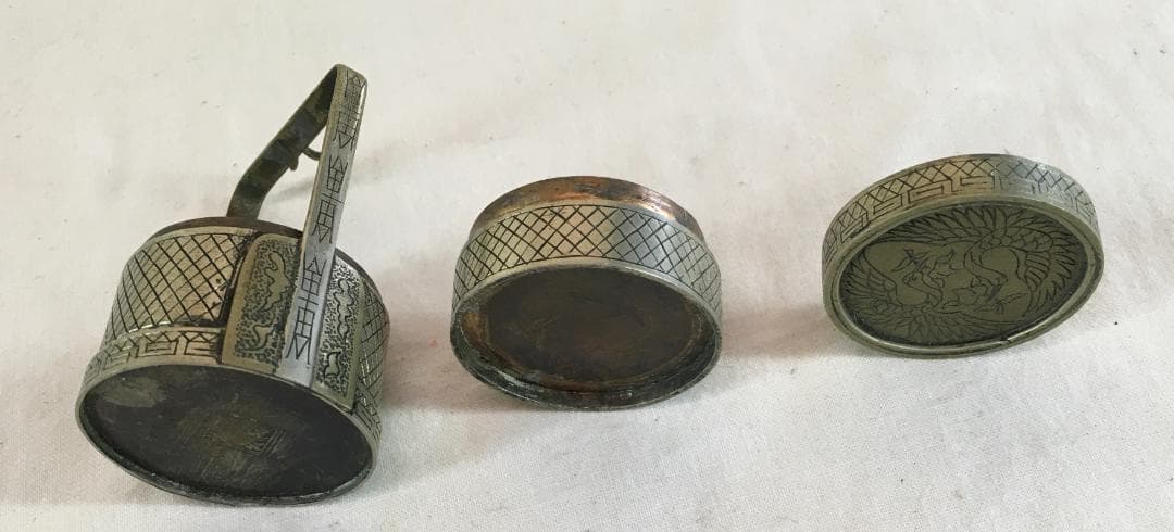 不詳の重函：[小さな三段重・金属(素材不詳)製]／おそらく中国製