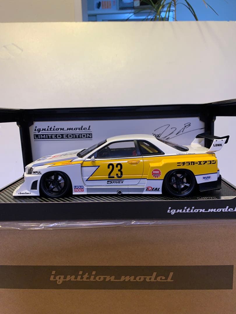 イグニッションモデル　限定　1/18 LBWK ER34 フィギュア付き