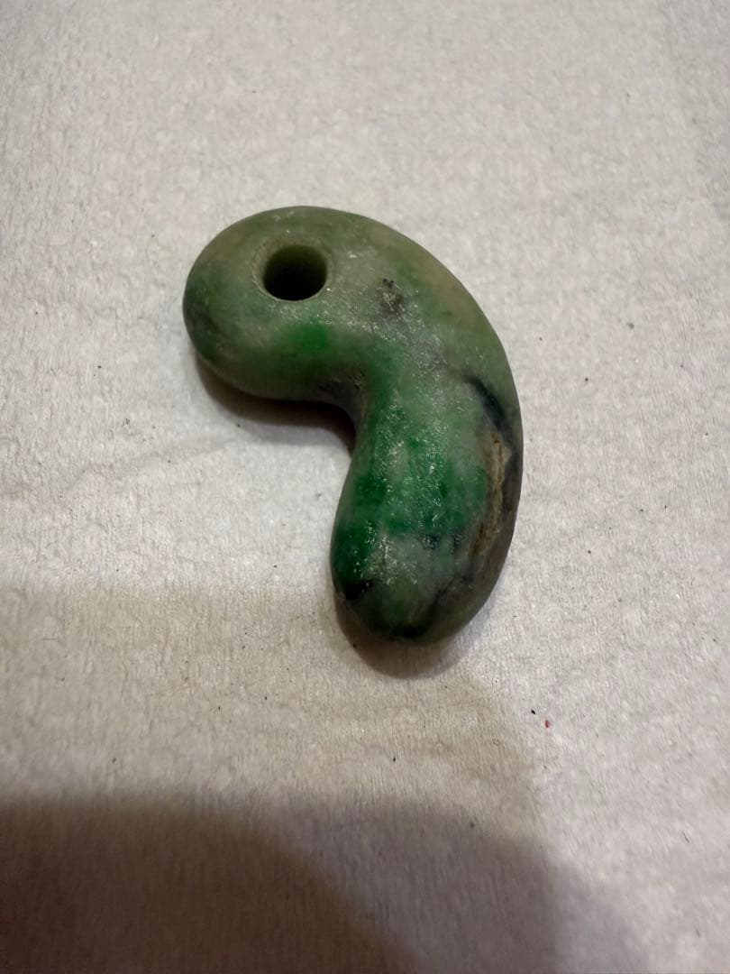 糸魚川翡翠‼️勾玉‼️ 透光性‼️８g‼️送料無料‼️破格出品‼️