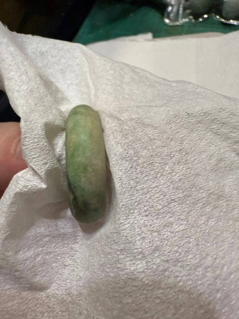 糸魚川翡翠‼️勾玉‼️ 透光性‼️８g‼️送料無料‼️破格出品‼️