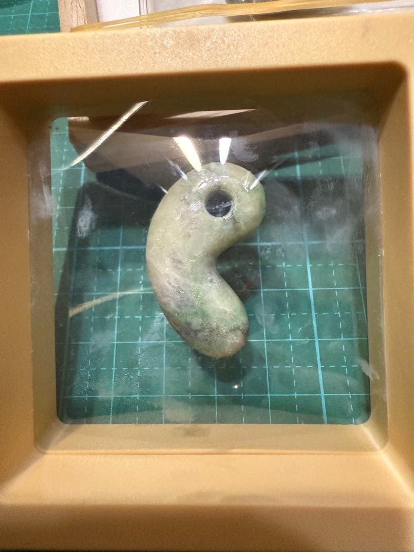 糸魚川翡翠‼️勾玉‼️ 透光性‼️８g‼️送料無料‼️破格出品‼️