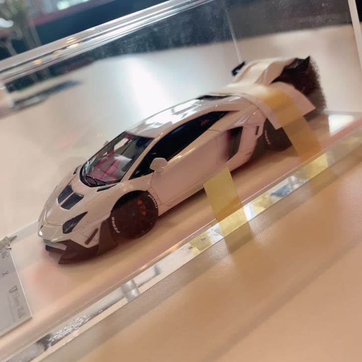 Fuelme× LibertyWalk AVENTADOR リバティー ミニカー