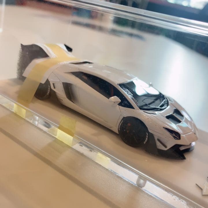 Fuelme× LibertyWalk AVENTADOR リバティー ミニカー