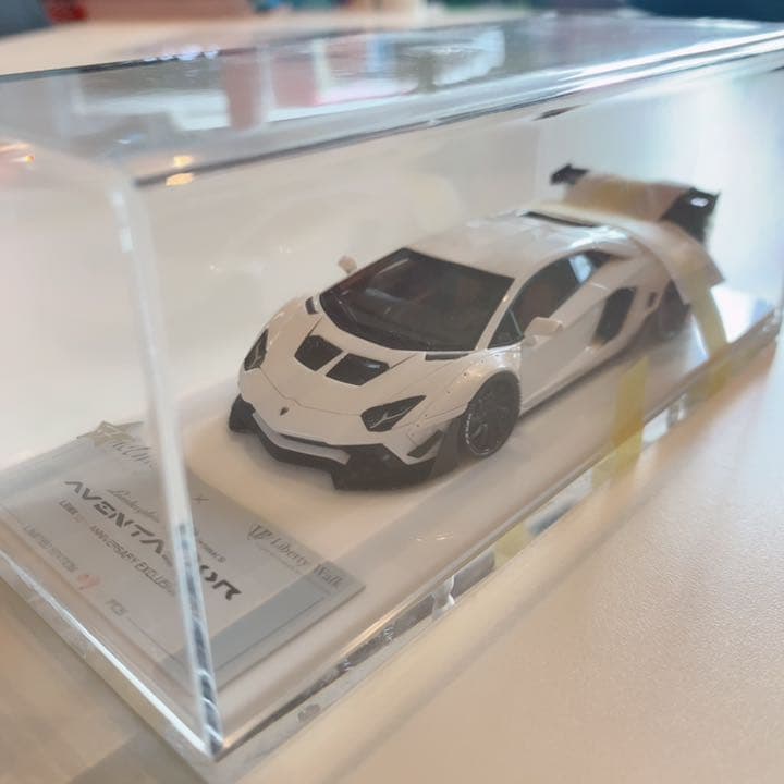 Fuelme× LibertyWalk AVENTADOR リバティー ミニカー