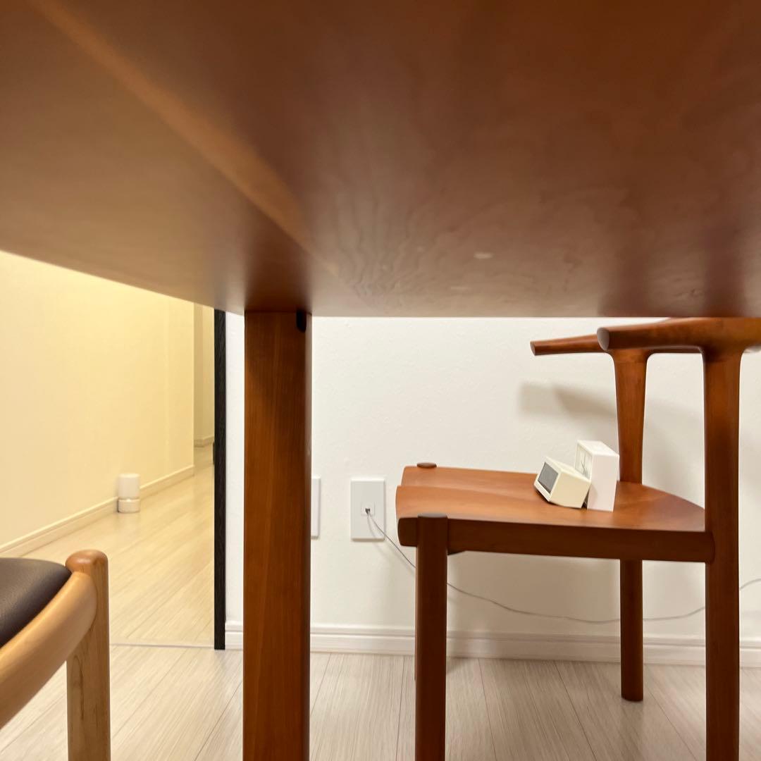 おきまりです。カグラ、ダイニングテーブル、とても綺麗、チェリー、