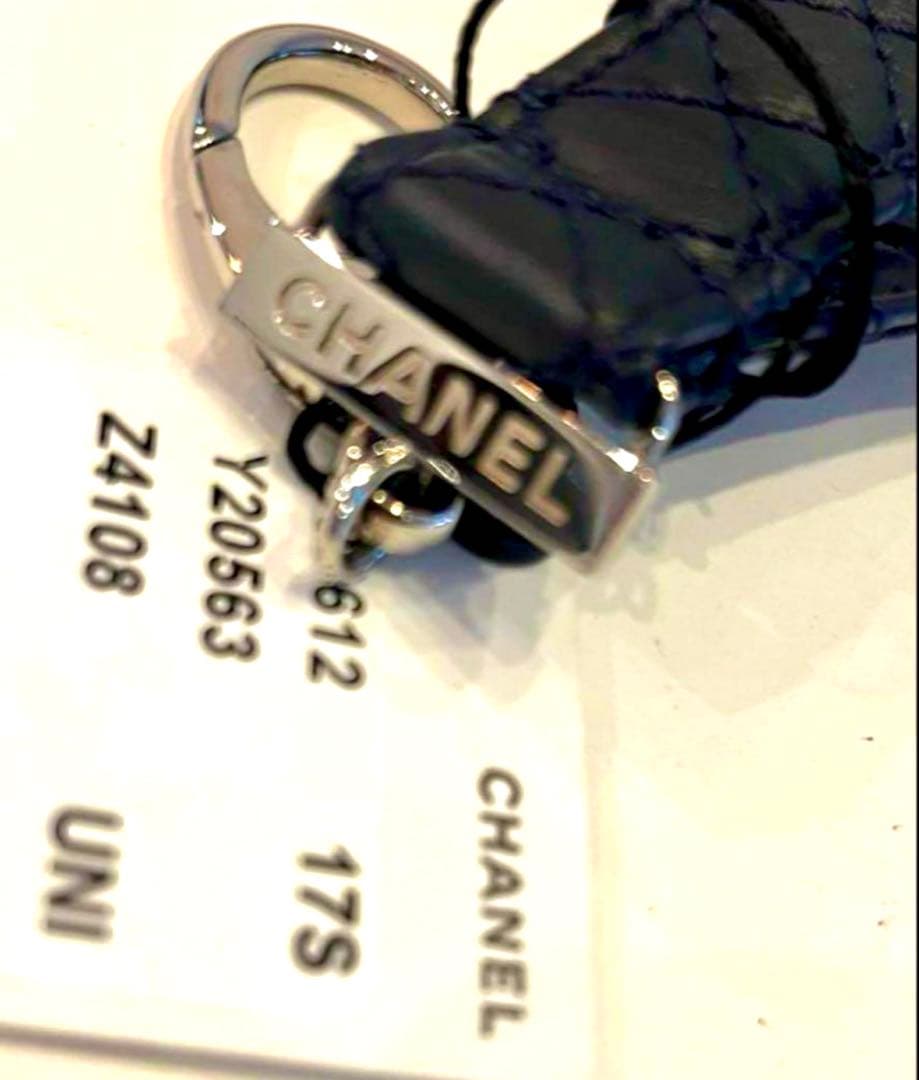 刻印有☆シャネル ストラップ　ロゴ　スマホ　マトラッセ　バッグチャーム　新品美品