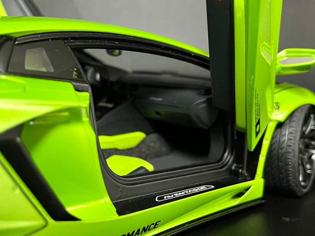【限定】AUTOart LBWK ランボルギーニ・アヴェンタドール 1/18