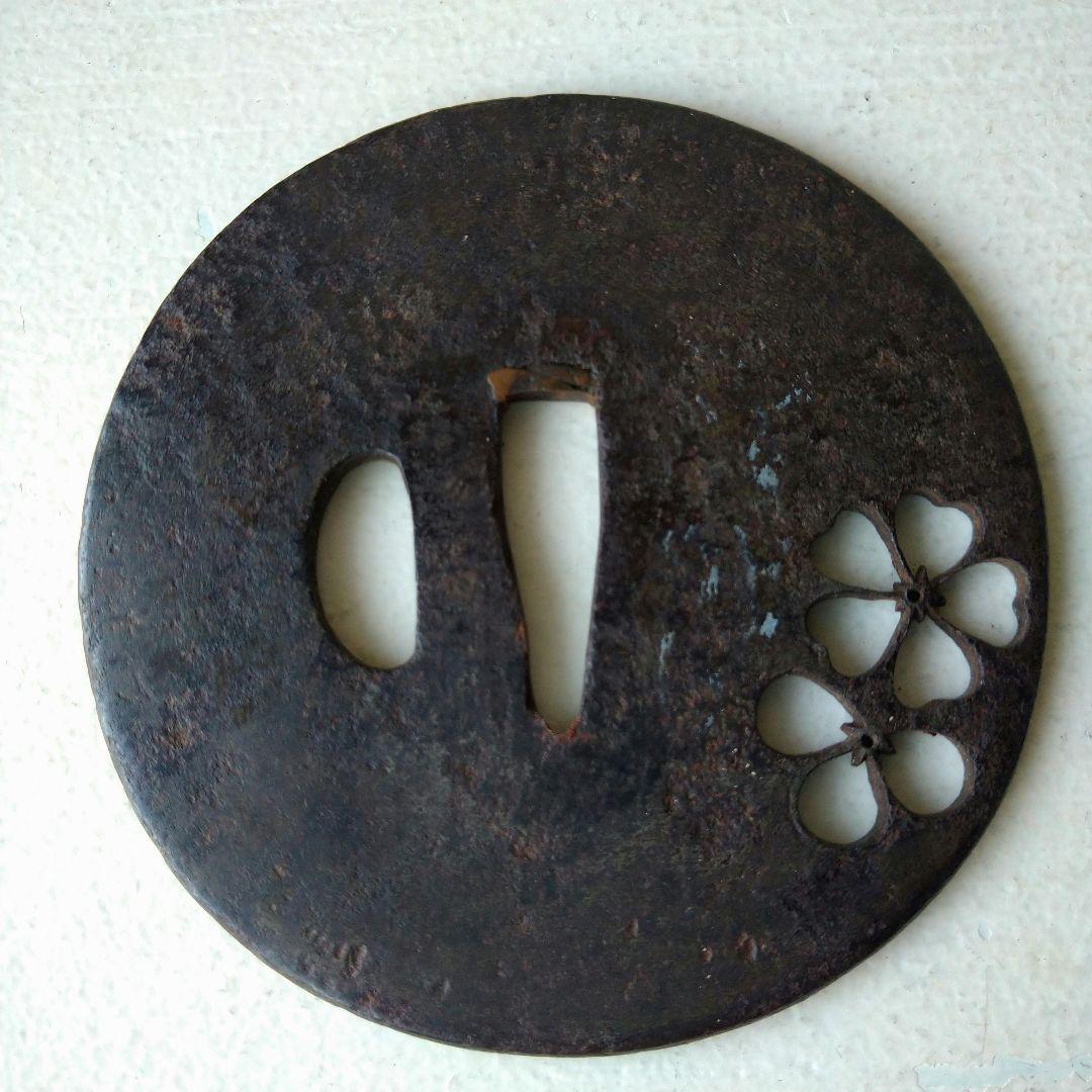 鉄製 鍔(つば) 花のデザイン