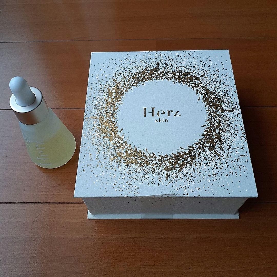 Herzヘルツスキン 美容液 ミニ化粧水付き ホリデーコレクション　&　もう1本