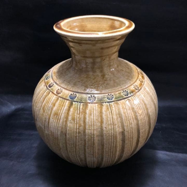 究極の美◼️蔵からかなり美しい大きな壺、壷が出てきました。花道具、古美術品