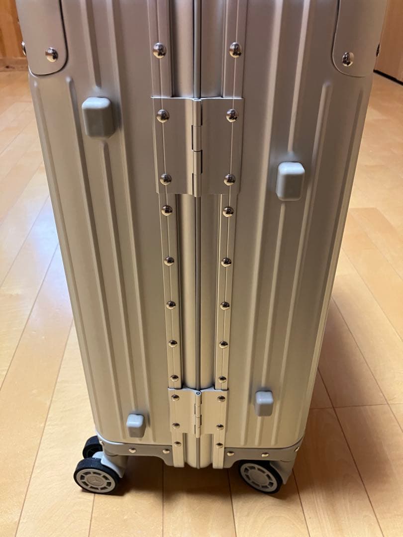 新品未使用　Mercedes-Benz シルバーキャリーケース