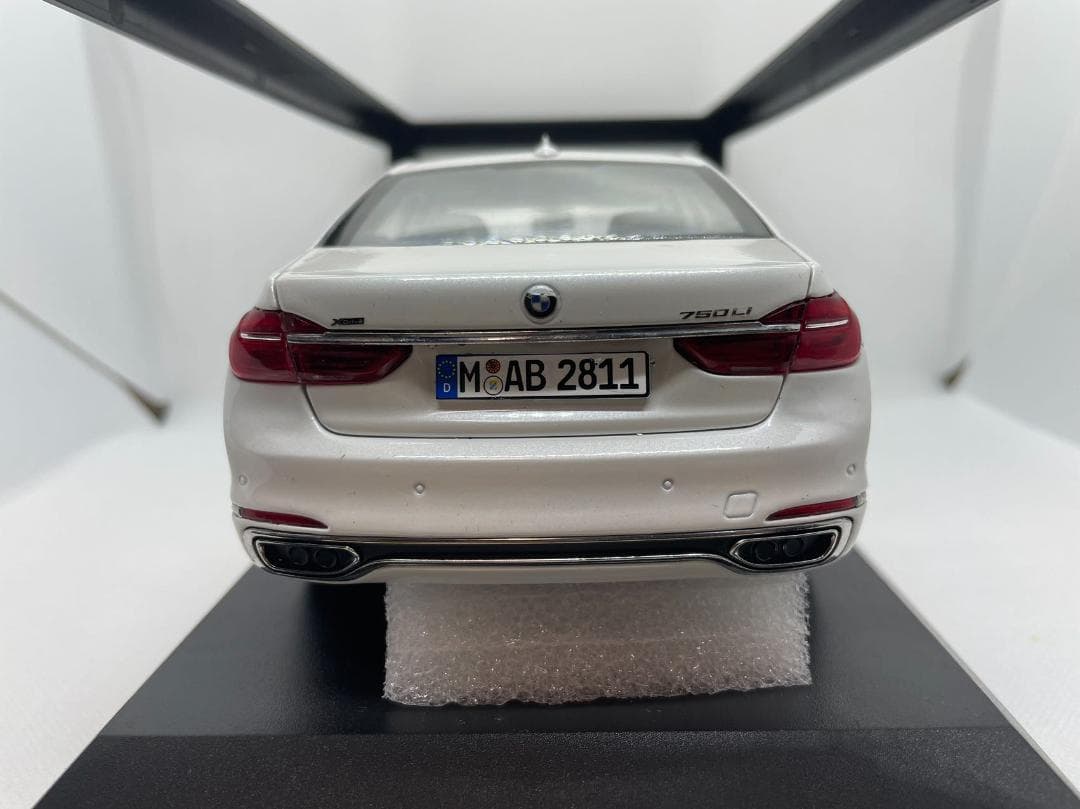 BMW特注 1/18 BMW 750Li ホワイト