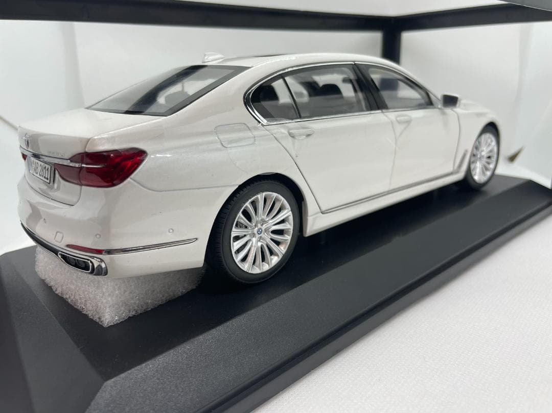 BMW特注 1/18 BMW 750Li ホワイト