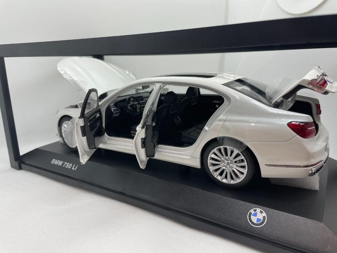 BMW特注 1/18 BMW 750Li ホワイト