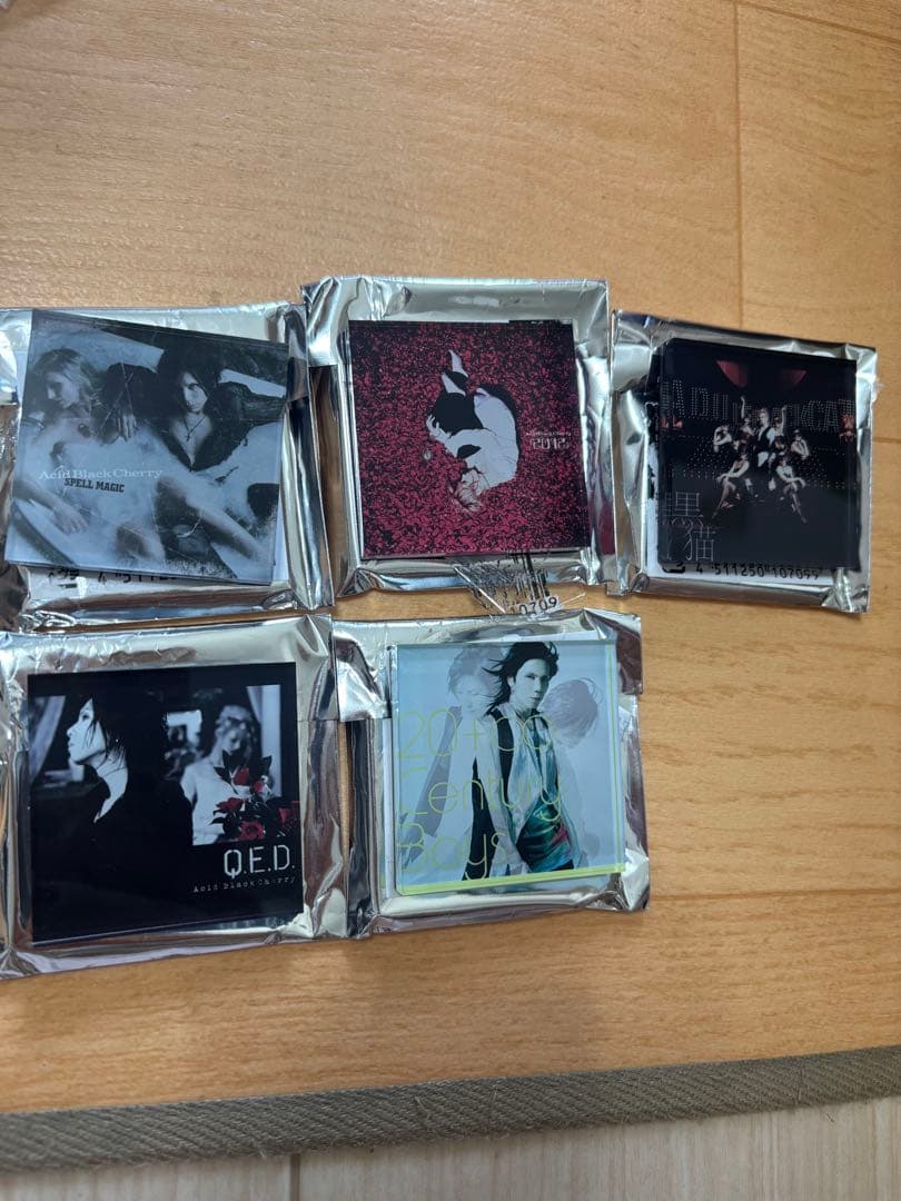 悠さま専用！Acid Black Cherry アクリルマグネット5つ