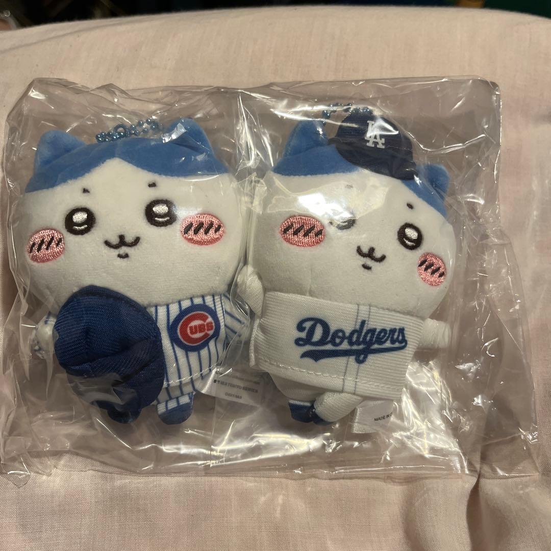 ちいかわ MLB ぬいぐるみ　缶バッジ　キーホルダー