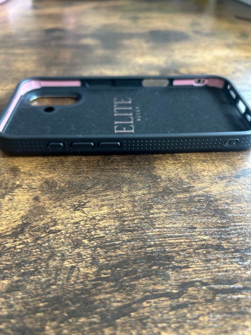 BURGA ELITE ドット柄ハードケース