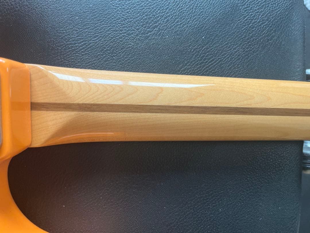 Fender ストラトキャスター　Capri Orange