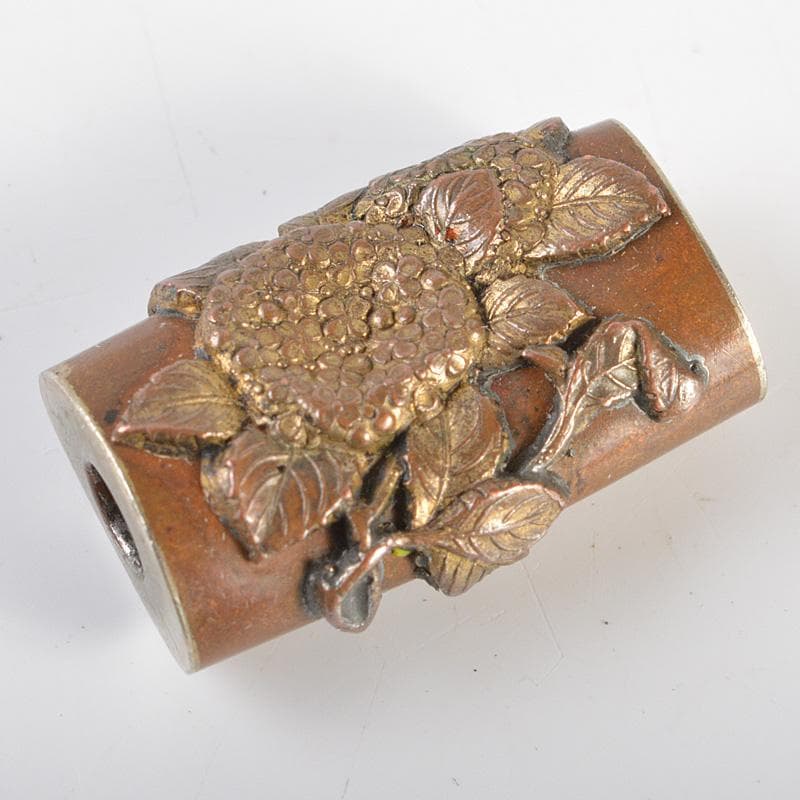 時代金工細工　古銅鍍金　花刻　緒締　V　R7366