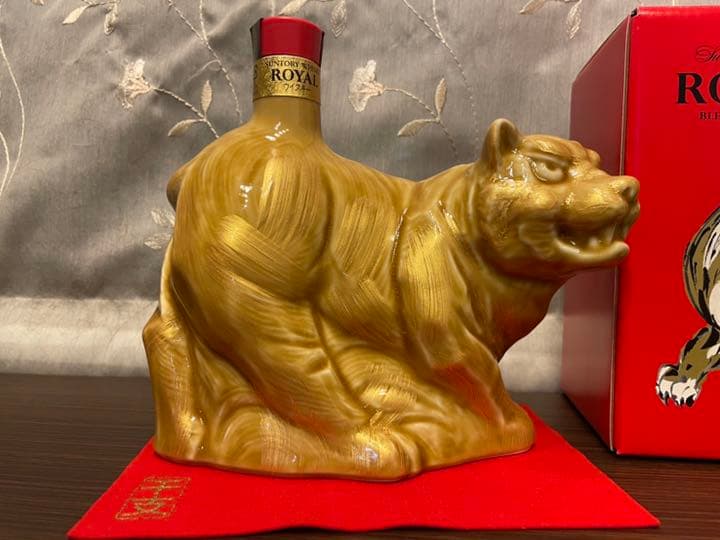 2022年 お祝い ウイスキー】サントリーウイスキー ローヤル 干支ボトル