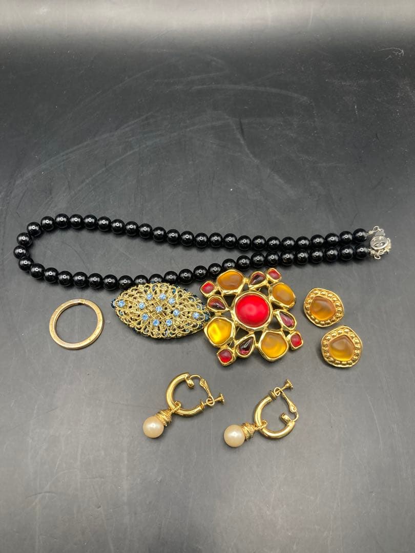 B 遺品整理品　アクセサリーまとめ