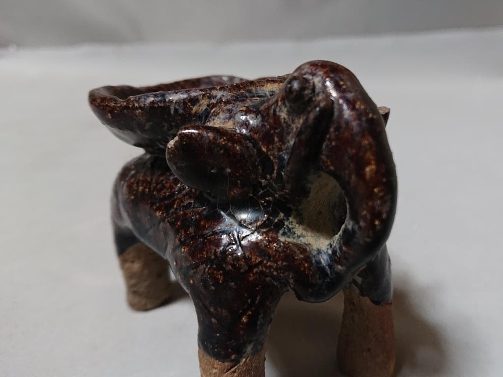 コレクター収集　タイ　コーノイ窯　渇釉　象形灯火器造形物　15～16世紀