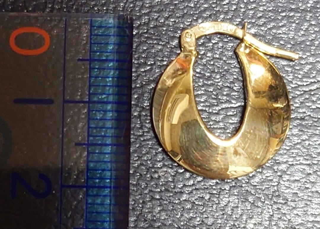 ウノアエレ　ゴールド フープピアス