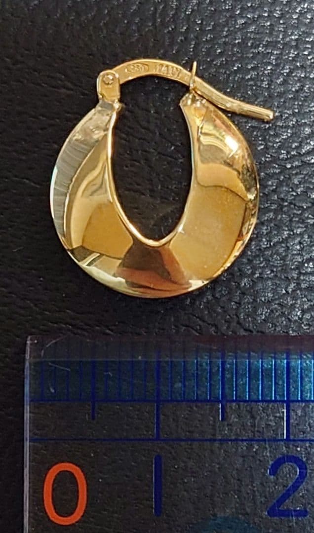 ウノアエレ　ゴールド フープピアス