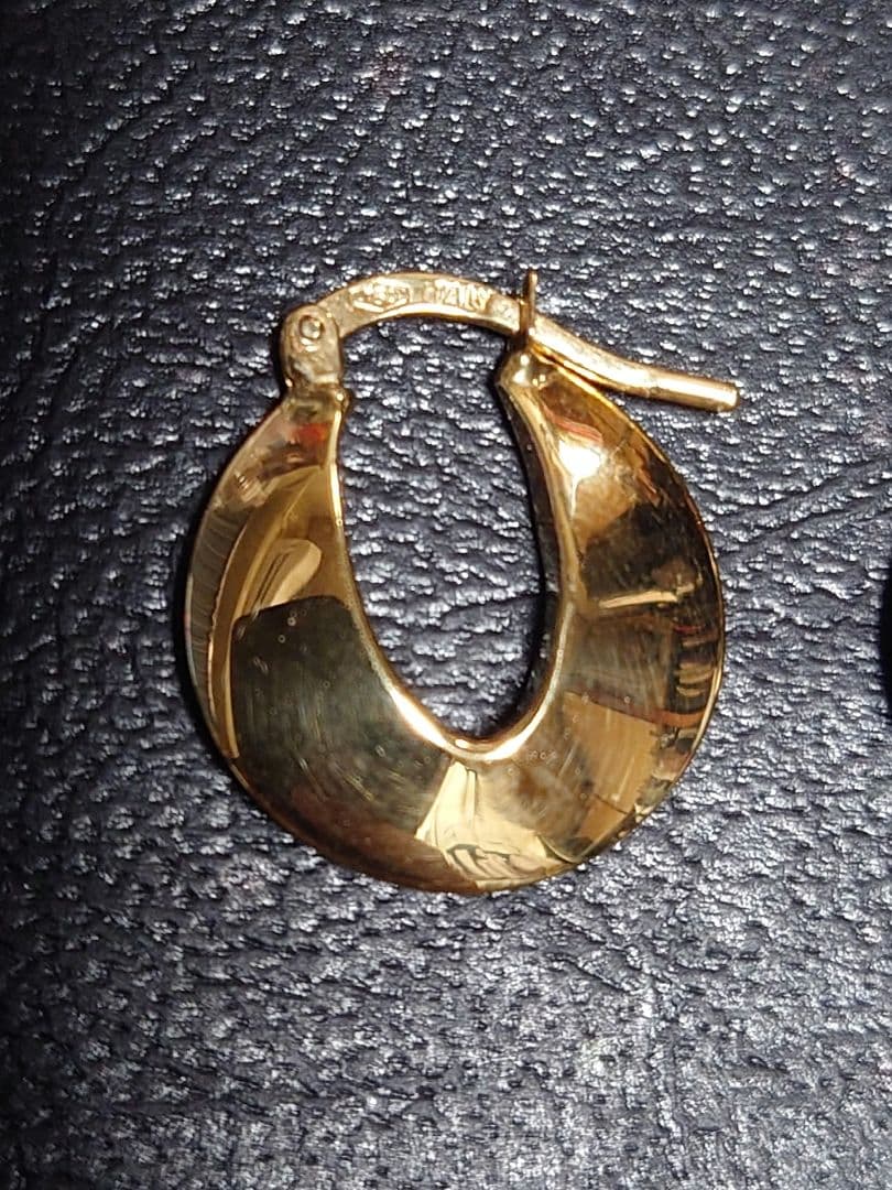 ウノアエレ　ゴールド フープピアス