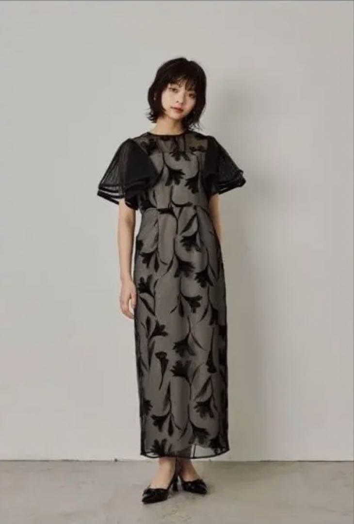 niana サーキュラースリーブフラワードレス　ワンピース M short