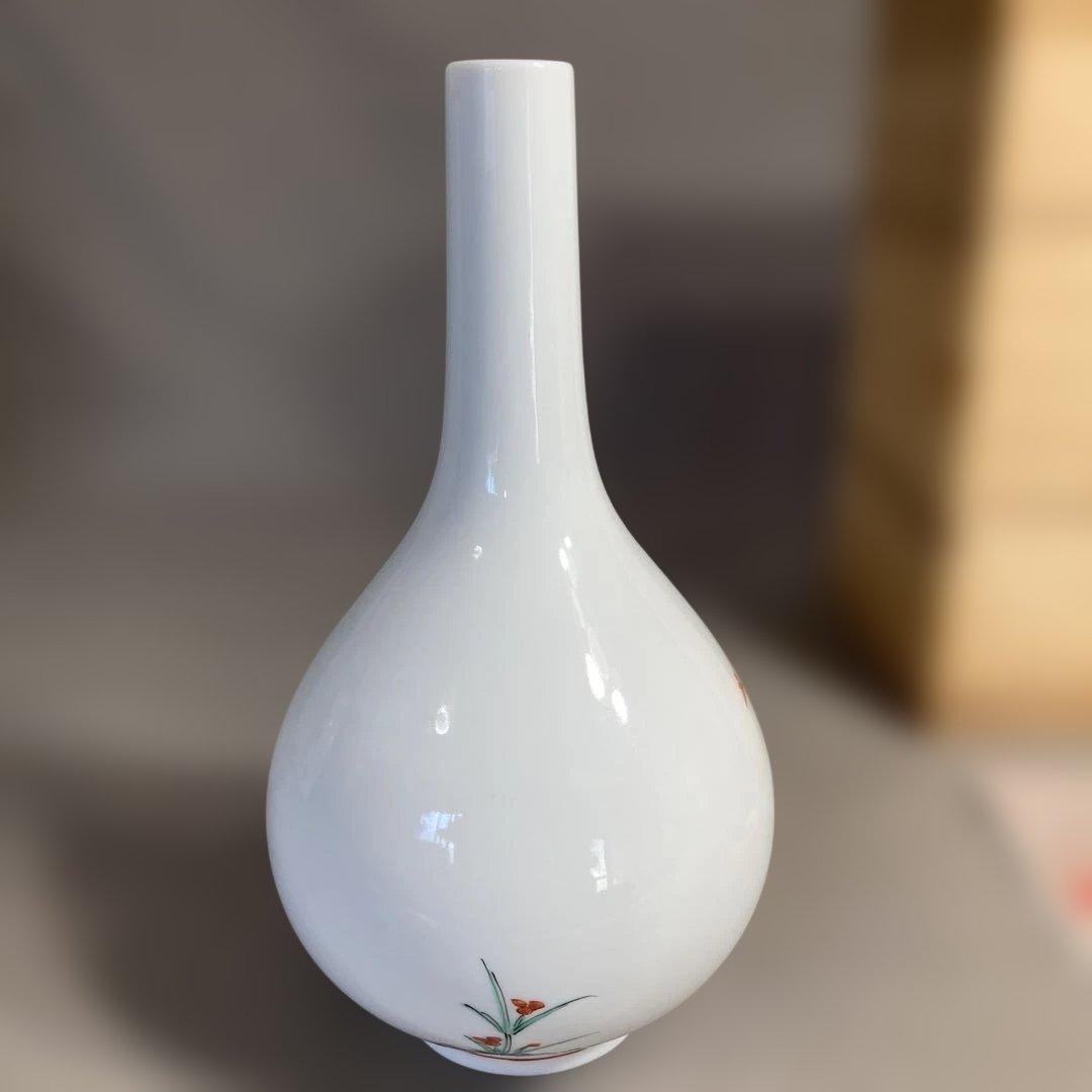 【柿右衛門】赤絵の伝統　名窯　人間国宝　十四代酒井田柿右衛門作　錦菊花鳥文　花瓶