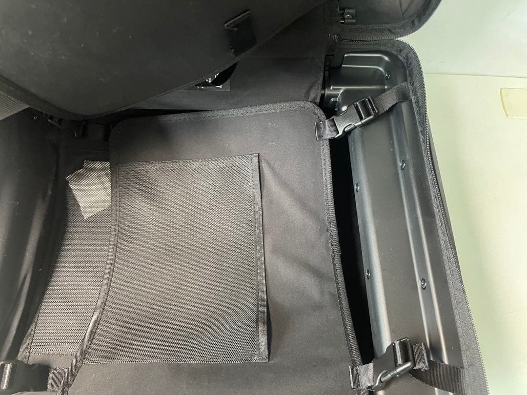 スーツケースVELO 可変式 TSAロック搭載 シルバー