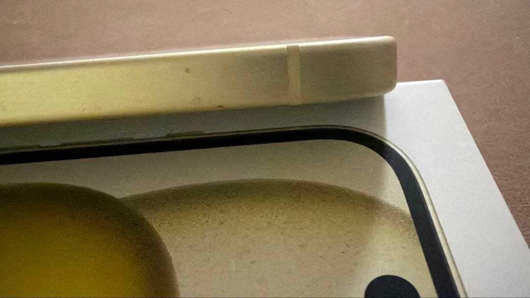 iPhone15本体　イエロー