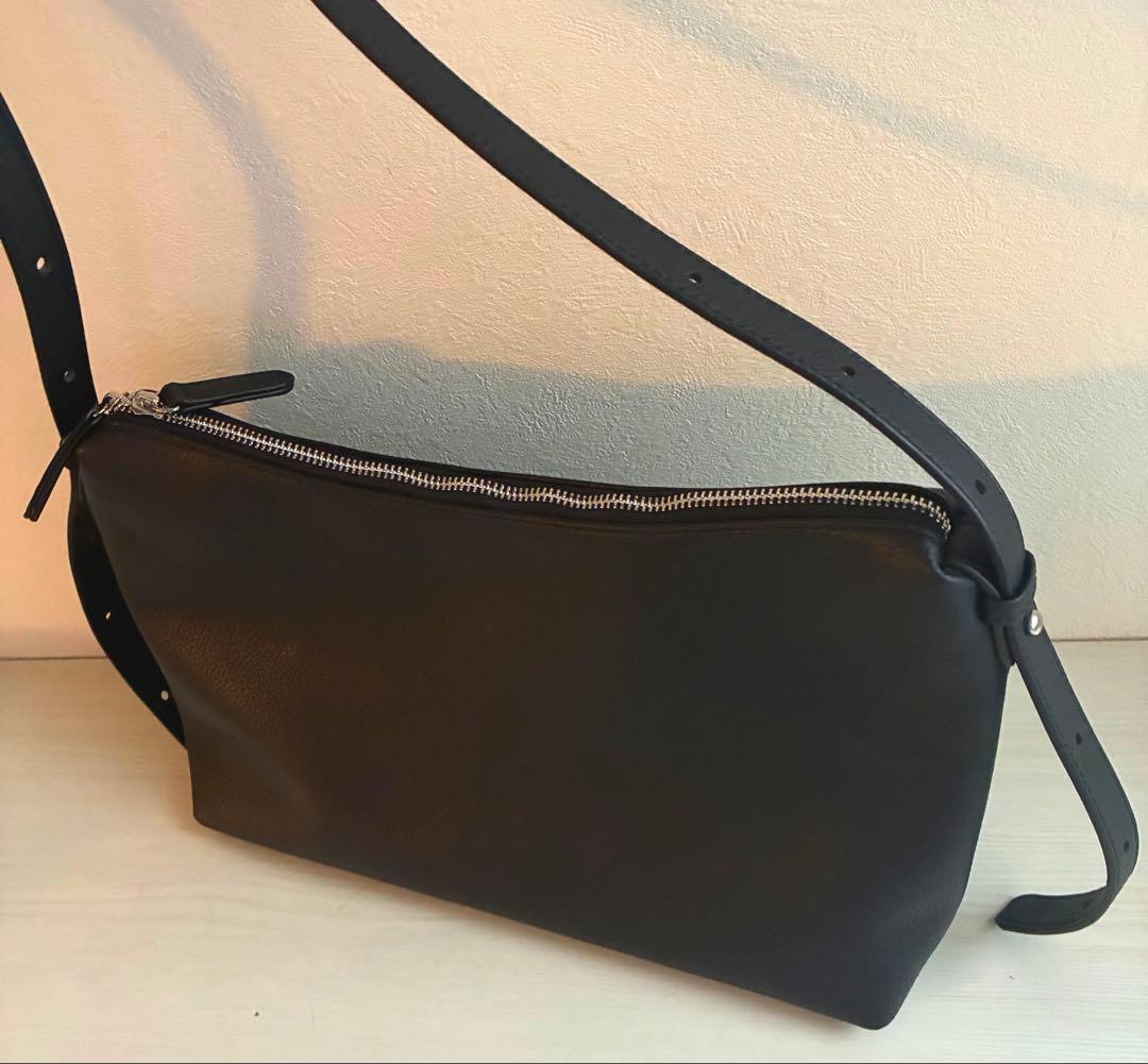 2回使用【soins】　牛革ミニマルショルダーバッグ