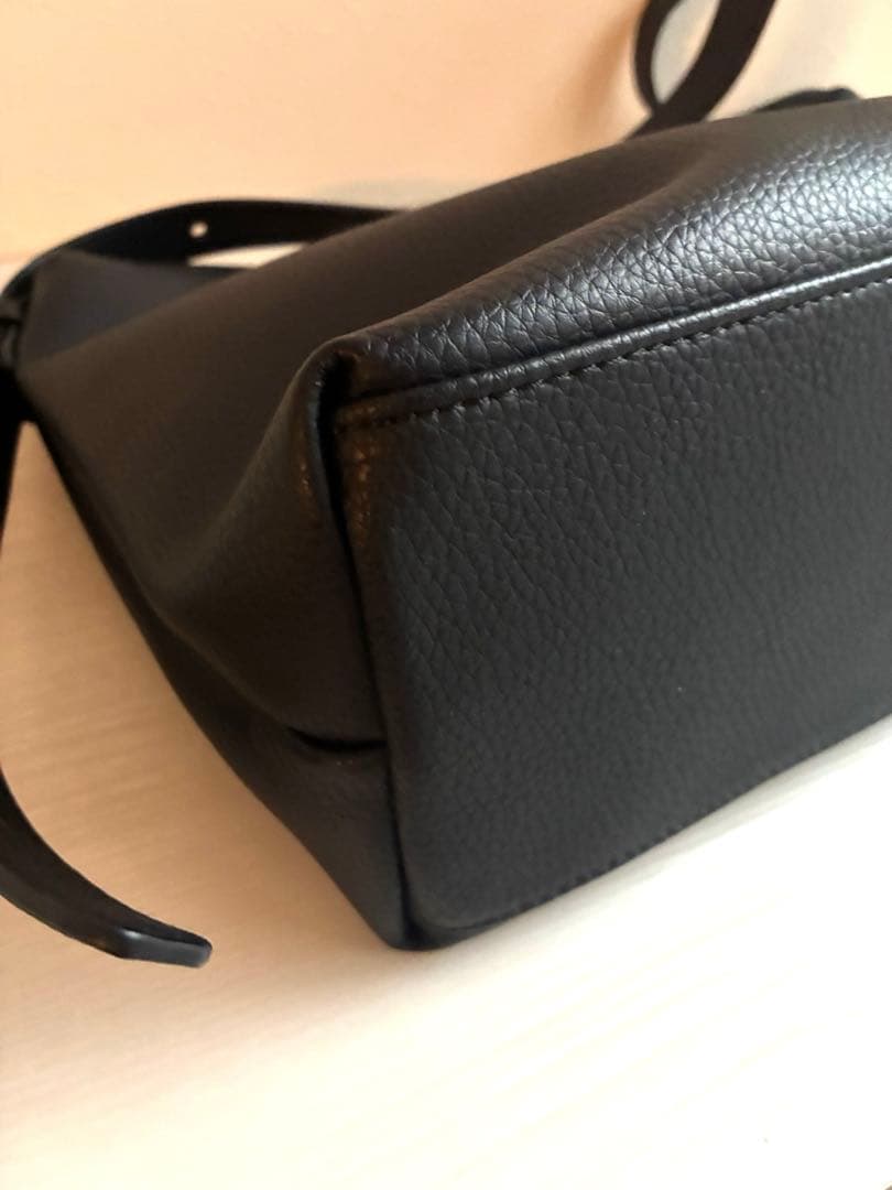 2回使用【soins】　牛革ミニマルショルダーバッグ