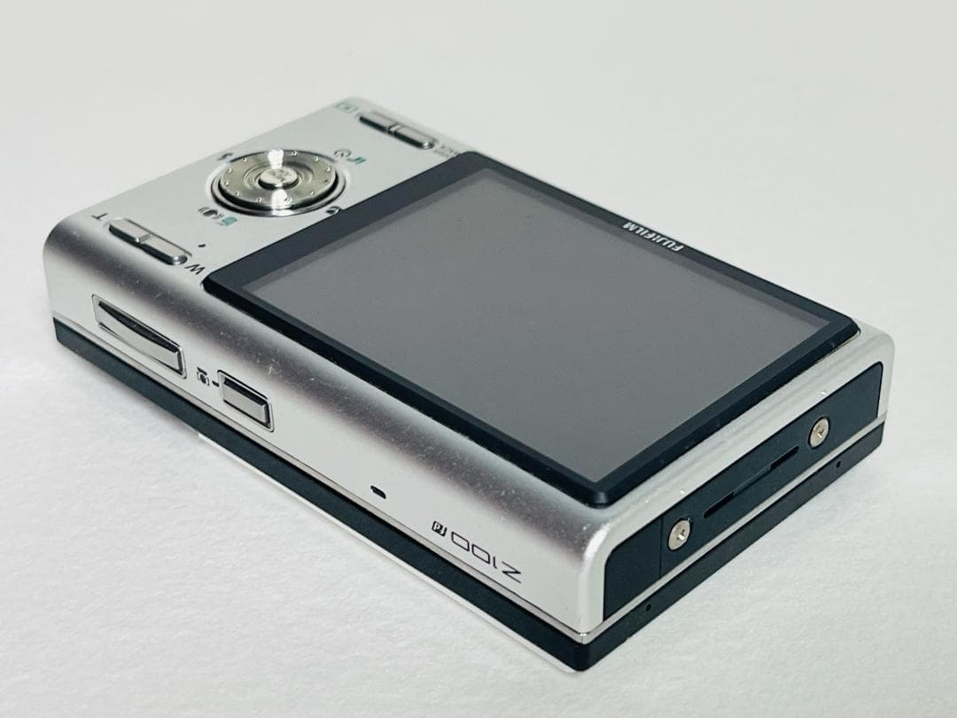 FUJIFILM FinePix Z100fd ブラック ホワイト デジカメ