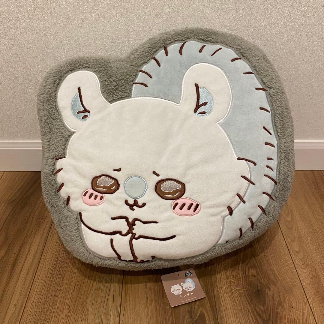【メルカリ市限定価格】ちいかわもこもこダイカットクッションうさぎハチワレモモンガ