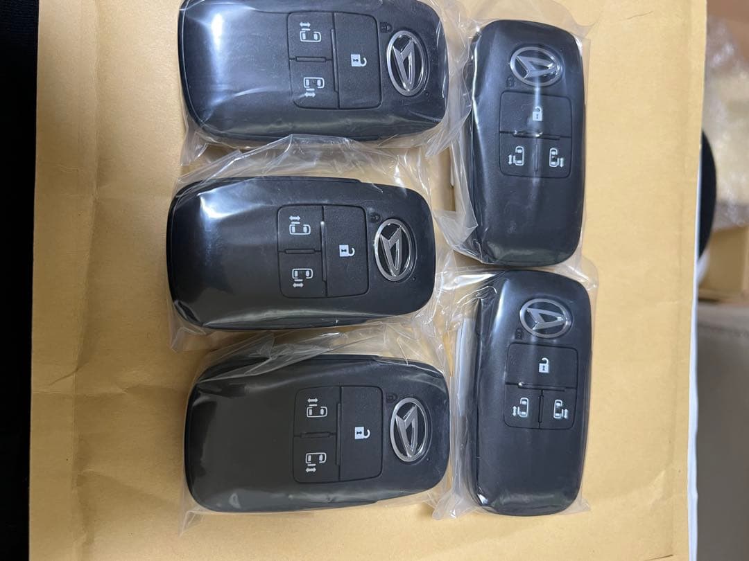 新品　未登録　ダイハツ　タントカスタム LA650S スマートキー4ボタン　5個