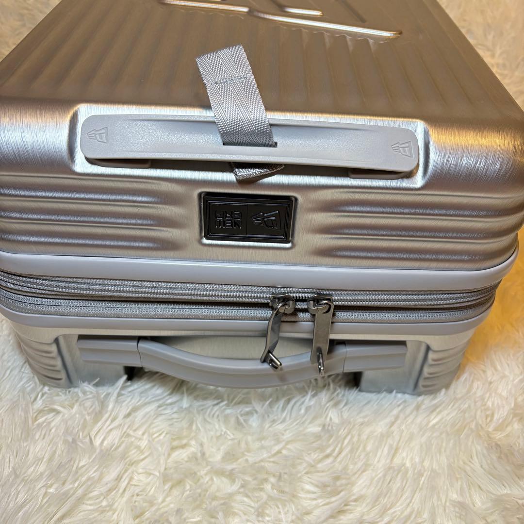 バッグ NEW ERA WHEEL CARRY CASE SMALL SILVER