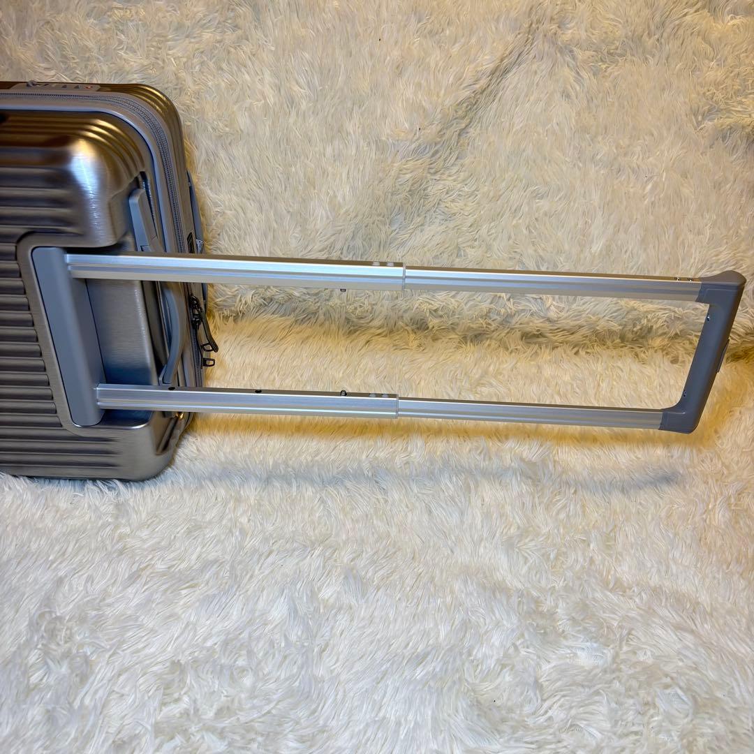 バッグ NEW ERA WHEEL CARRY CASE SMALL SILVER