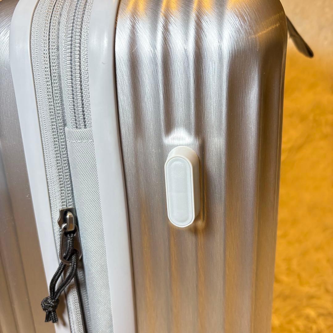 バッグ NEW ERA WHEEL CARRY CASE SMALL SILVER