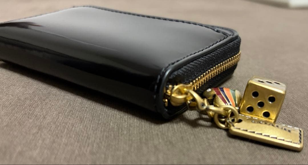 コーチ　エッセンシャル スモール ジップ アラウンド ウォレット・チャーム