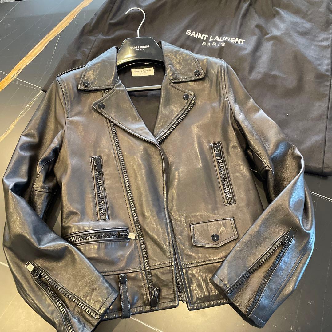 サンローラン　名作L01 ブラックボタン