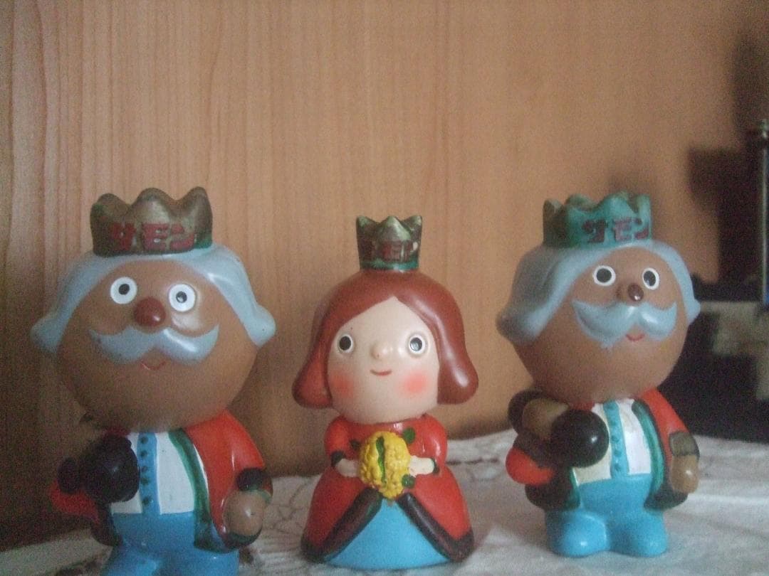 サモン★王様2個＆お妃さま1個★ ソフビ人形 ★貯金箱 ★3体セット