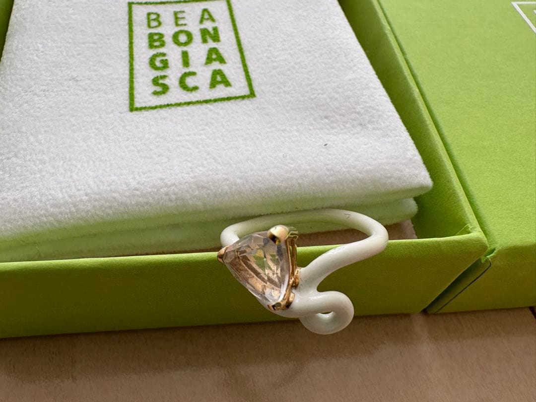 TRILLION VINE RING IN WHITE ベア ボンジェスカ