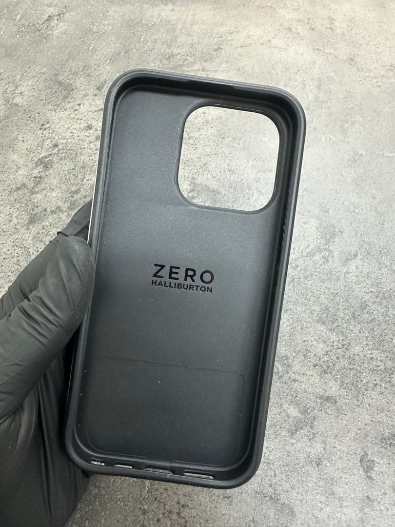 ZERO HALLIBURTON アルミニウム iPhoneケース