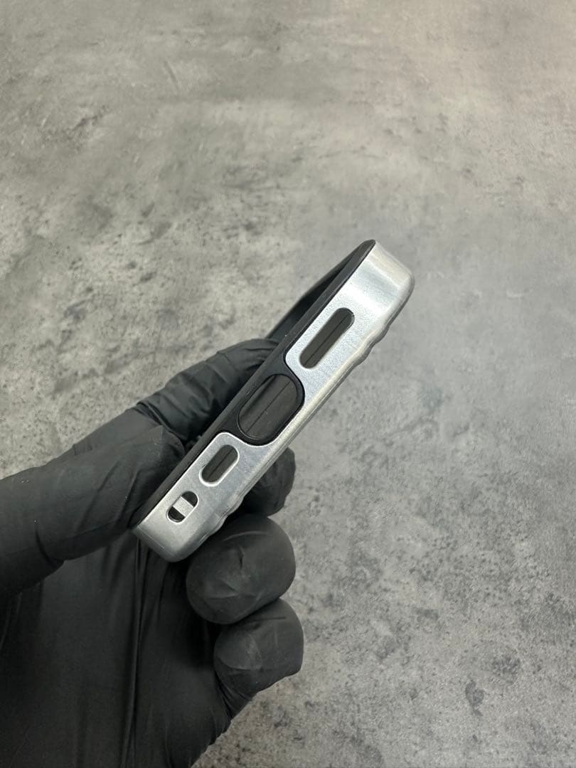 ZERO HALLIBURTON アルミニウム iPhoneケース